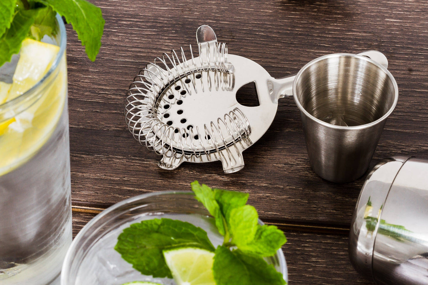 Classic 16 Piece Mixing Bar Set with Essential Barware Tools - Lexi Home