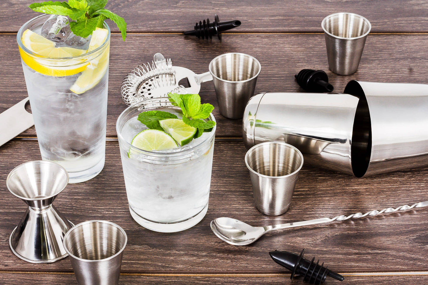 Classic 16 Piece Mixing Bar Set with Essential Barware Tools - Lexi Home